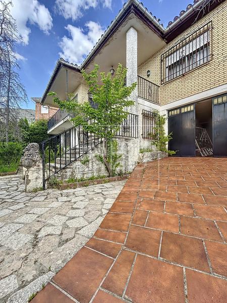Foto 24f88145-60c7-4b11-91fb-911fd97d3f8e. Chalet  en calle balcon occidente, y carril de don cecilio en Alfacar