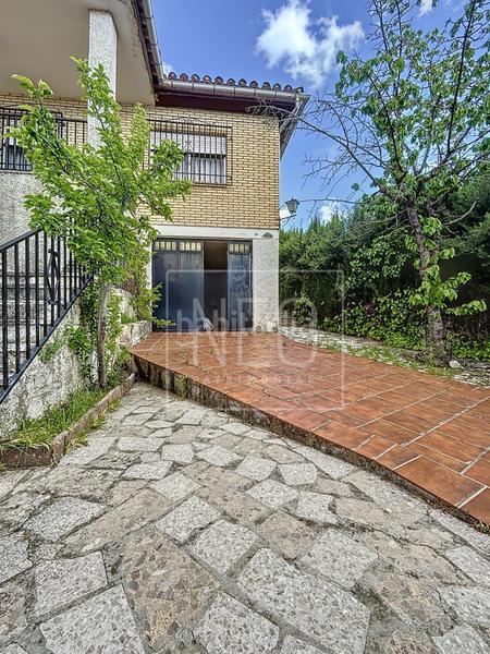 Foto 818a2ffa-7333-44d0-bcc9-d8b19c3dfeed. Chalet  en calle balcon occidente, y carril de don cecilio en Alfacar