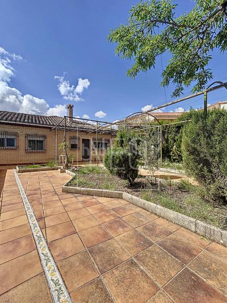 Foto 8eb43058-186f-4f30-a7fc-893eadec565f. Chalet  en calle balcon occidente, y carril de don cecilio en Alfacar