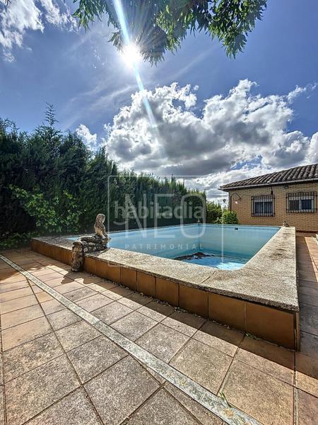Foto bcdb10df-833a-4805-bcb0-a264b209aa46. Chalet  en calle balcon occidente, y carril de don cecilio en Alfacar