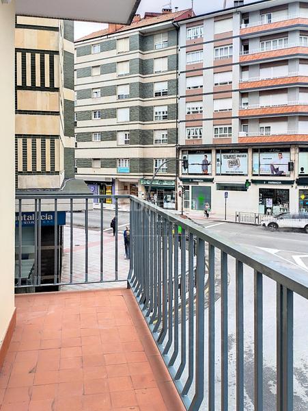 Foto f7f21046-548c-40e9-9c01-26eb03772278. Piso  en parroco fernandez pedrera, pola en la pola Siero Siero