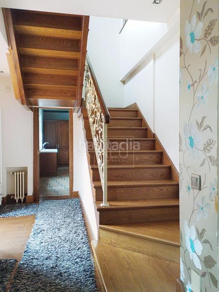 Foto ca5e9fd8-798f-4877-9006-4c9951118b9b. Casa aparellada amb calefacció aparcament a La Felguera Langreo
