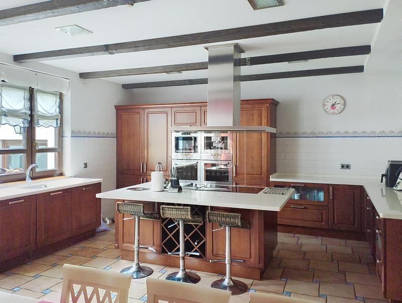 Foto e0abfc9d-c75c-4085-9abc-8b327a09ef20. Casa aparellada amb calefacció aparcament a La Felguera Langreo