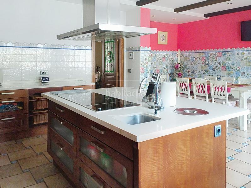 Foto e41b5156-2f0e-459c-8447-1539e5643cde. Casa aparellada amb calefacció aparcament a La Felguera Langreo