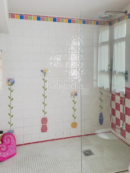 Foto fdab6800-977d-4ea4-92a3-2e49966549a0. Casa aparellada amb calefacció aparcament a La Felguera Langreo