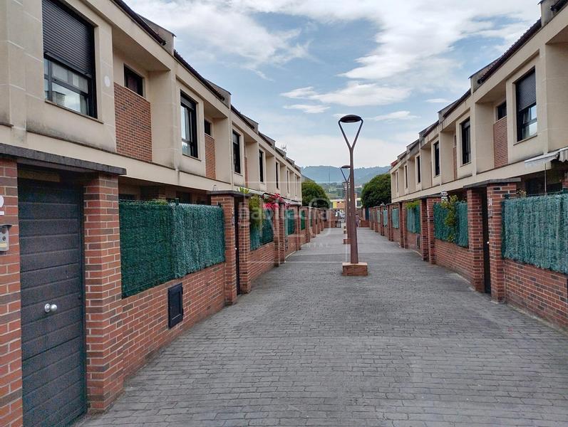 Foto 0da886cf-097a-4da4-af17-2ee230092409. Casa adosada adosado en lapiquiella, barrio de Vega, gijon en Gijón