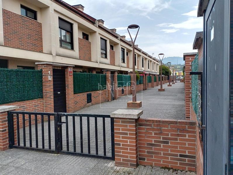 Foto 290fca3d-2486-4ec4-b3dc-0e1b6b2aa261. Casa adosada adosado en lapiquiella, barrio de Vega, gijon en Gijón