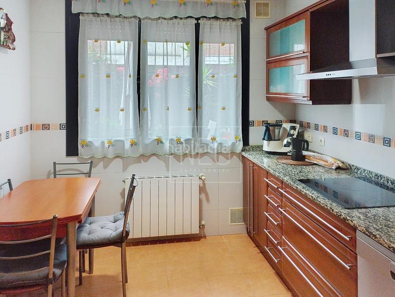 Foto 869d6c68-3976-46ef-9dcb-759e79654632. Casa adosada adosado en lapiquiella, barrio de Vega, gijon en Gijón