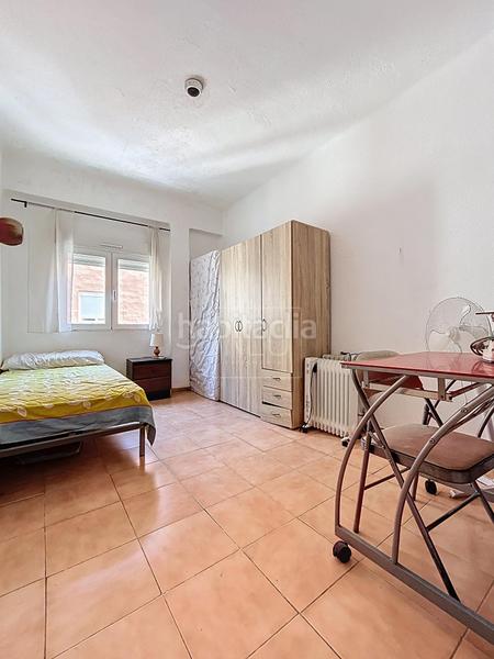 Foto 9862dbb4-1ab7-4697-a640-ec01828cd882. Piso  en dr pareja yebenes, en Plaza de Toros Granada