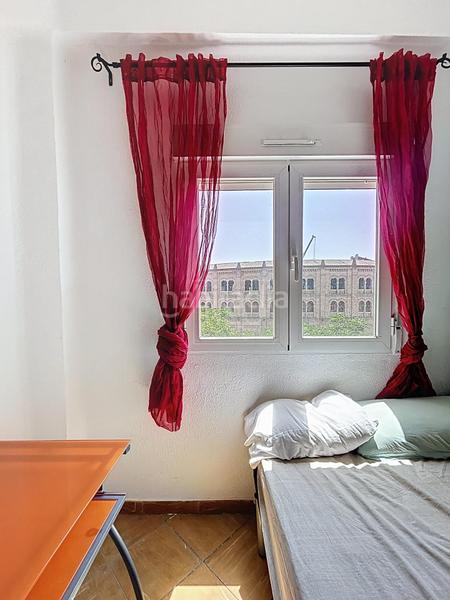 Foto a4c49089-22f9-4f02-a154-ad829da37276. Piso  en dr pareja yebenes, en Plaza de Toros Granada