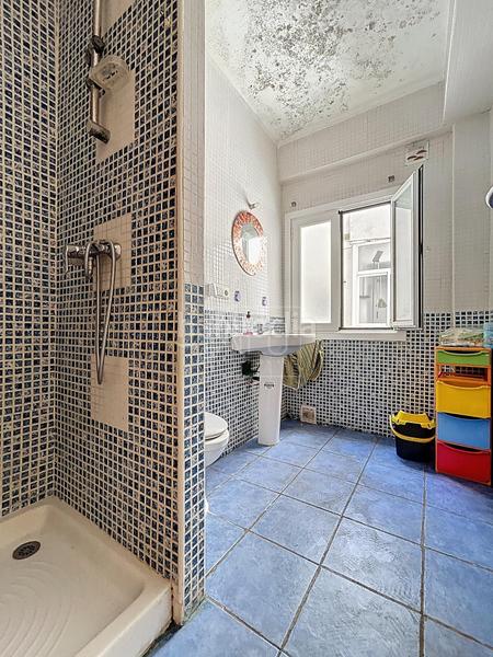 Foto e47126fa-e622-40d5-ac41-ecd1713c5c16. Piso  en dr pareja yebenes, en Plaza de Toros Granada