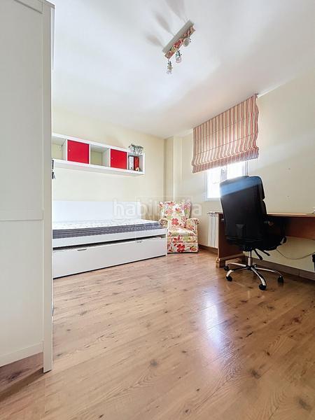 Foto 224aecc7-be40-440d-a867-478794e3af09. Piso  en calle mirlo, en Pajaritos Granada