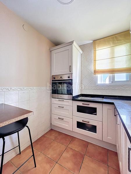 Foto d5d92c10-1c32-4e01-9f75-d3dee7ba8cc2. Piso  en calle mirlo, en Pajaritos Granada