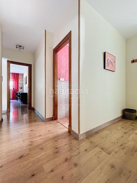 Foto d88b601b-664a-459b-9091-50a8e4b0bddf. Piso  en calle mirlo, en Pajaritos Granada