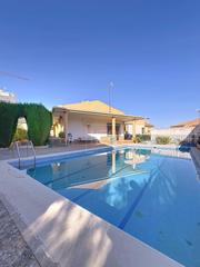 Chalet in La Zubia Ciudad. Chalet en calvario, la zubia