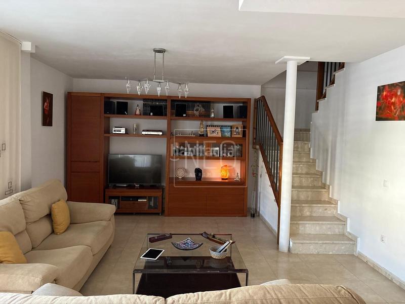 Foto 88a9bc39-80ec-4e8d-9b3e-130ccbe8ae4a. Casa adossada amb calefacció aparcament a Bulevar del Xúquer Cullera