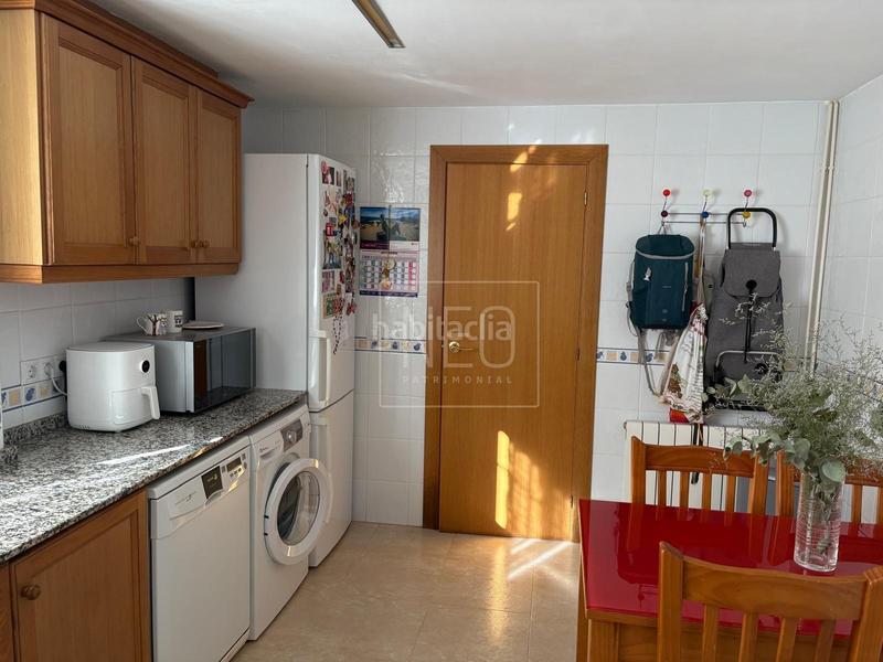 Foto a98b0216-a43a-4765-b3d0-7f7f23b230f4. Casa adossada amb calefacció aparcament a Bulevar del Xúquer Cullera