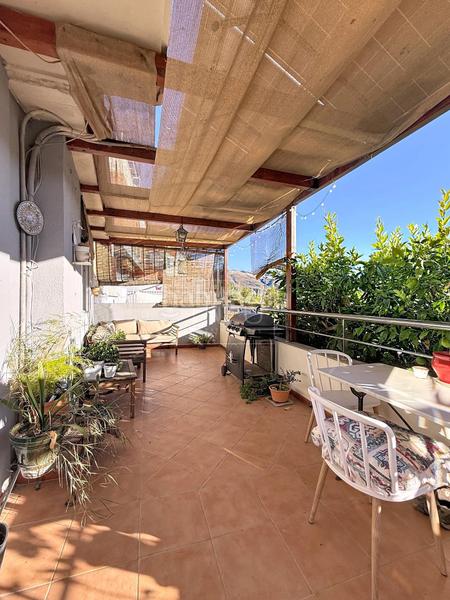 Foto 1b8e0858-79b0-44b0-8cc4-cedf76659b07. Casa adossada amb calefacció aparcament piscina a Cenes de la Vega