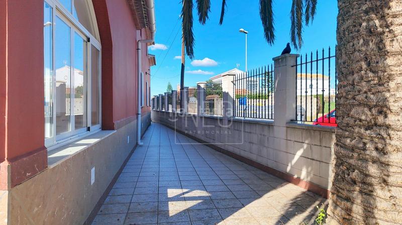 Foto 0fd3b853-8236-45a4-a189-881bf1b09293. Xalet amb aparcament piscina a Oliva playa Oliva