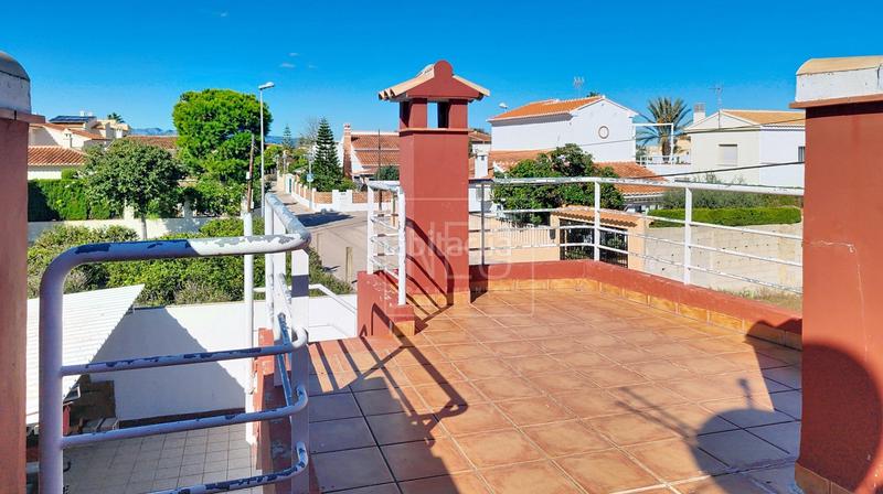 Foto a68d9dd4-02a7-4418-90c2-ddc33fd9655c. Xalet amb aparcament piscina a Oliva playa Oliva