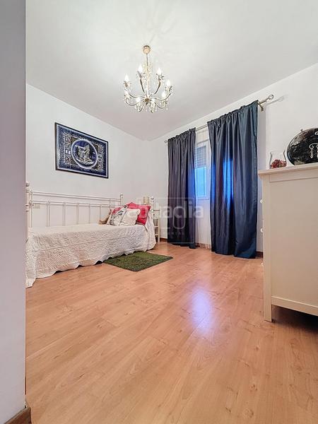 Foto 476a74b5-d5b4-4490-b009-5544597ebd6f. Zweistöckige wohnung mit parking in Polideportivo Alhendín