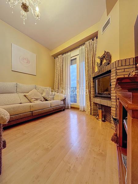 Foto fd87e3d3-1aba-43ea-907b-e19c2df0d88f. Zweistöckige wohnung mit parking in Polideportivo Alhendín