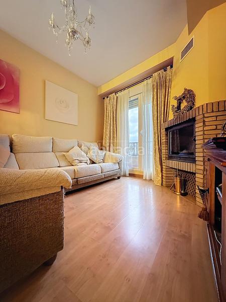 Foto fda46c12-eec7-4818-af0a-c42f6edf1a8e. Zweistöckige wohnung mit parking in Polideportivo Alhendín