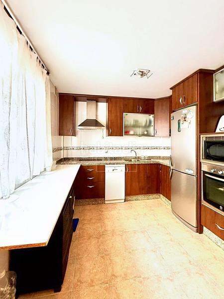 Foto bb9de497-f14c-4f4d-b22f-65618f049b5c. Maison jumelée avec chauffage parking dans Peligros