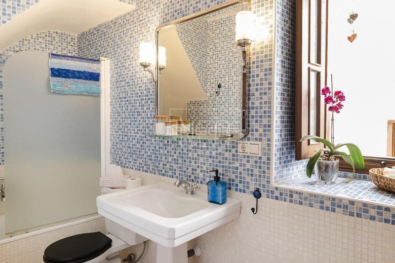 Foto 165c3bb6-fb44-4d8f-8141-60f7193017b0. Casa adosada adosado en serrano, en Barrio de Albaicín Granada