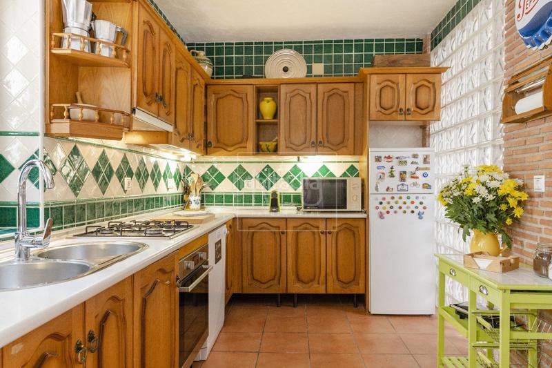 Foto a80bd7f5-c0e3-4256-bfa4-38ed653b2bd2. Casa adosada adosado en serrano, en Barrio de Albaicín Granada