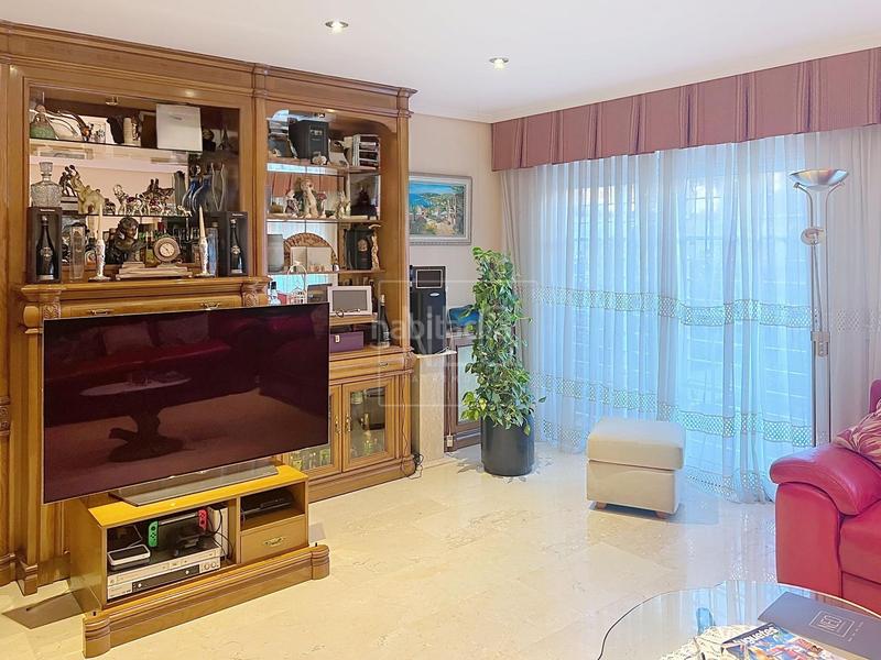 Foto 2952c608-1131-4556-a9ab-6af2287a1506. Reihenhaus mit heizung parking in Salvador Madrid