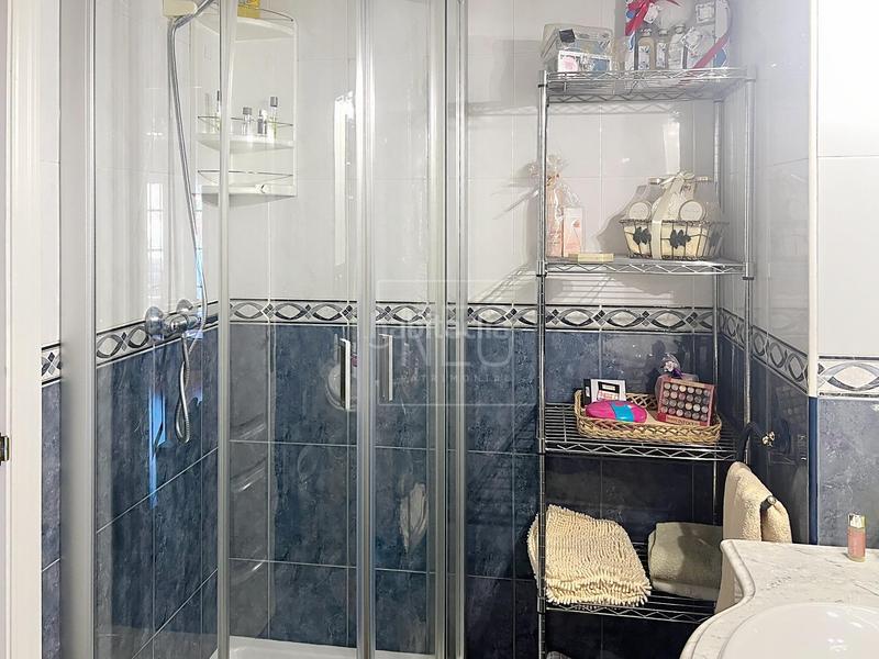 Foto aac9d72f-ebd4-4acf-bd6c-6b78964e892c. Reihenhaus mit heizung parking in Salvador Madrid