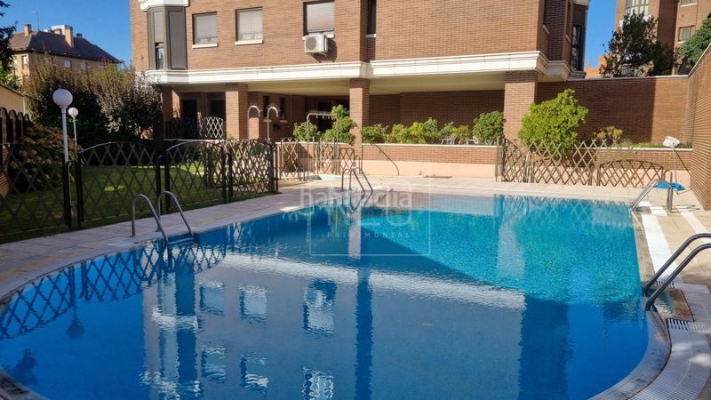 Foto 6b1e2c51-80f9-40d0-b1c6-6cf77b8821b7. Duplex con riscaldamento parcheggio piscina in Concepción Madrid