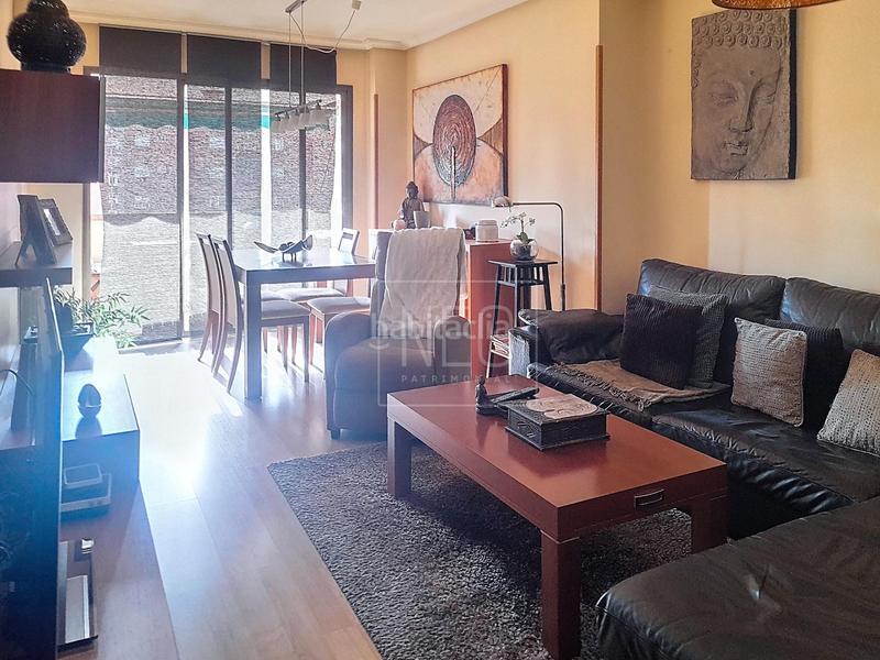 Foto f9b7f54e-8b50-49bb-91f9-47ec95491045. Etagenwohnung mit heizung parking in La Paz Madrid