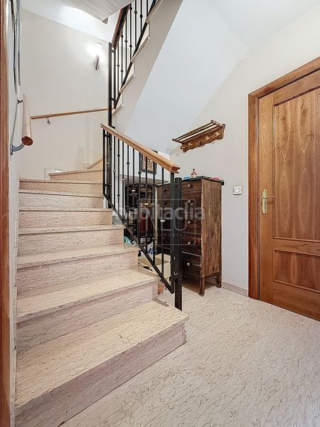 Foto 66fe40dc-0f4b-45c2-ac29-19a138a06324. Casa adossada amb calefacció aparcament a Cervantes Granada