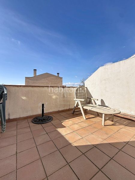 Foto 73e5f564-586f-49e3-bd0b-c7550b4f2bf6. Casa adossada amb calefacció aparcament a Cervantes Granada
