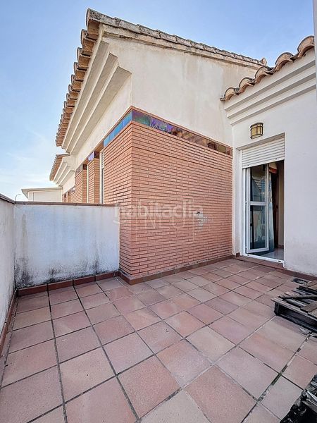 Foto 8778adb8-d5a3-46eb-b890-88c5790613e4. Casa adossada amb calefacció aparcament a Cervantes Granada
