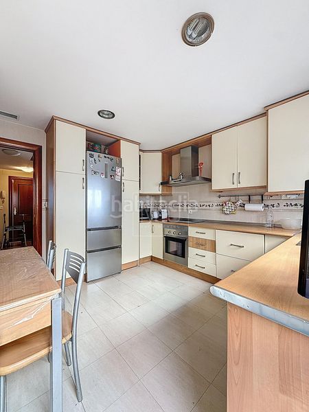Foto a1ea80ca-1b10-441c-be2f-417e01e1e922. Casa adossada amb calefacció aparcament a Cervantes Granada