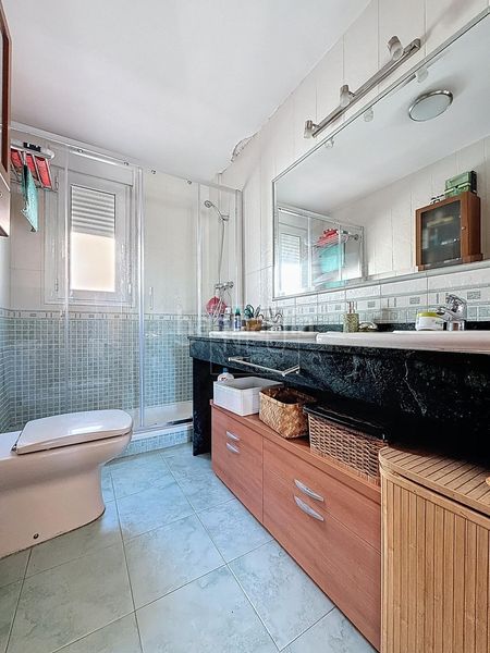 Foto e06aa7cd-9b93-473c-bd63-d33ca124e266. Casa adossada amb calefacció aparcament a Cervantes Granada