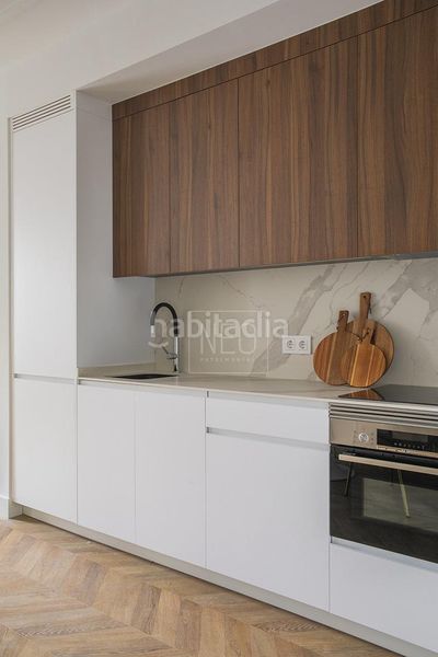 Foto ecece1b1-b290-48aa-808b-4d702573ac93. Pis amb piscina a Arapiles Madrid