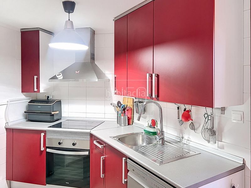 Foto b9af0071-a2cb-4d00-8ef1-ee608784da98. Pis amb piscina a Palomeras Sureste Madrid