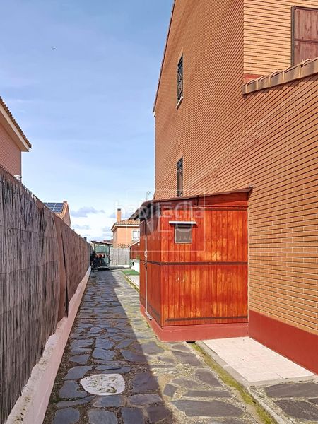 Foto 68ecc4e5-fab8-4630-8688-8040df0c2480. Chalet mit heizung parking pool in Moraleja de Enmedio