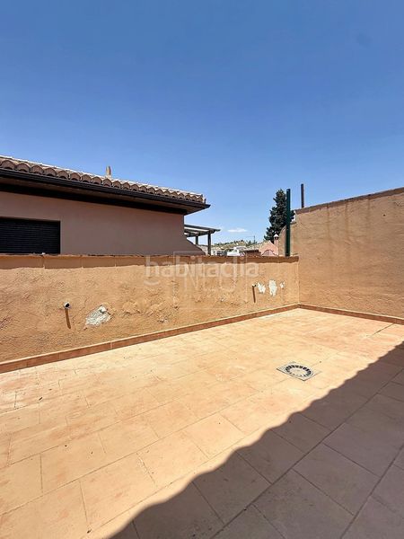 Foto b1cbf7f3-578b-4964-9c49-d281d2311b30. Duplex con riscaldamento parcheggio in Barrio de la Vega Monachil