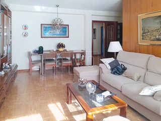 Flat in Alameda de Osuna. Piso en calle rioja 7, alameda de osuna