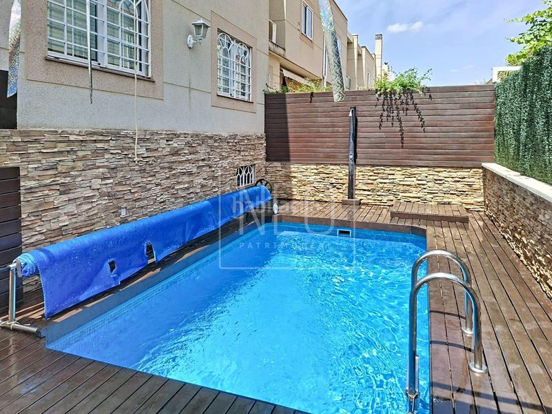 Foto 33738567-b354-4611-9046-7ad40093d1a9. Casa adosada unifamiliar adosado en esquina, . en San Fernando de Henares