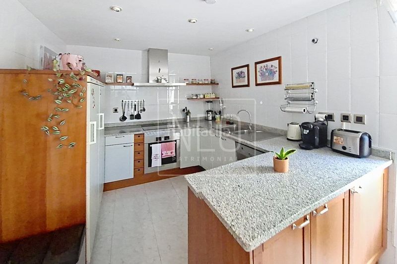 Foto d2bd7f62-7147-4f9e-954e-d2295f0d8bde. Casa adosada unifamiliar adosado en esquina, . en San Fernando de Henares