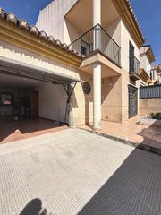 Casa aparellada  Avenida alfaguara. Unifamiliar pareado en calle alfaguara, alfacar, granada