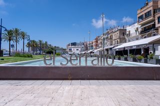 Apartamento  Carrer de sant pere. El mar como vecino. el serrallo como hogar.