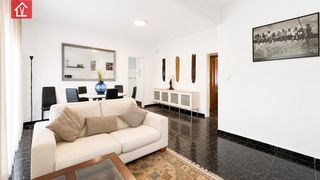Etagenwohnung  Plaza vicens i vives de. Piso exterior y soleado con ascensor y balcón en zona espronceda