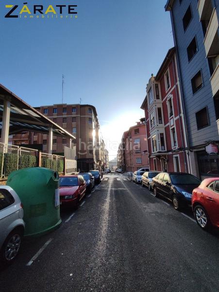 Foto 92b490b1-2c59-4429-a1d5-8076a8308587. Alquiler local comercial peluqueria en funcionamiento a la venta en Santurtzi